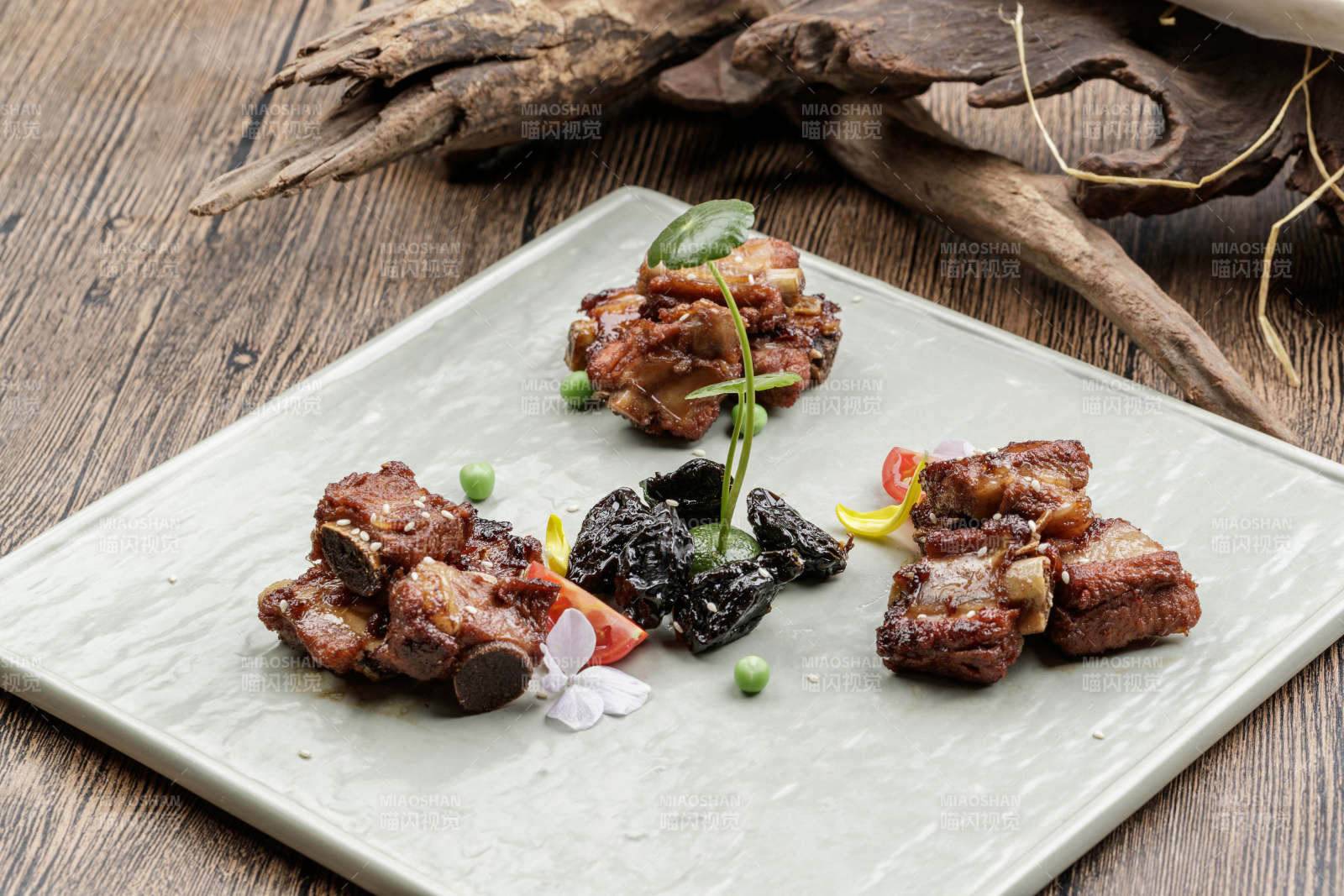 秘制酱香小排猪肋排图片