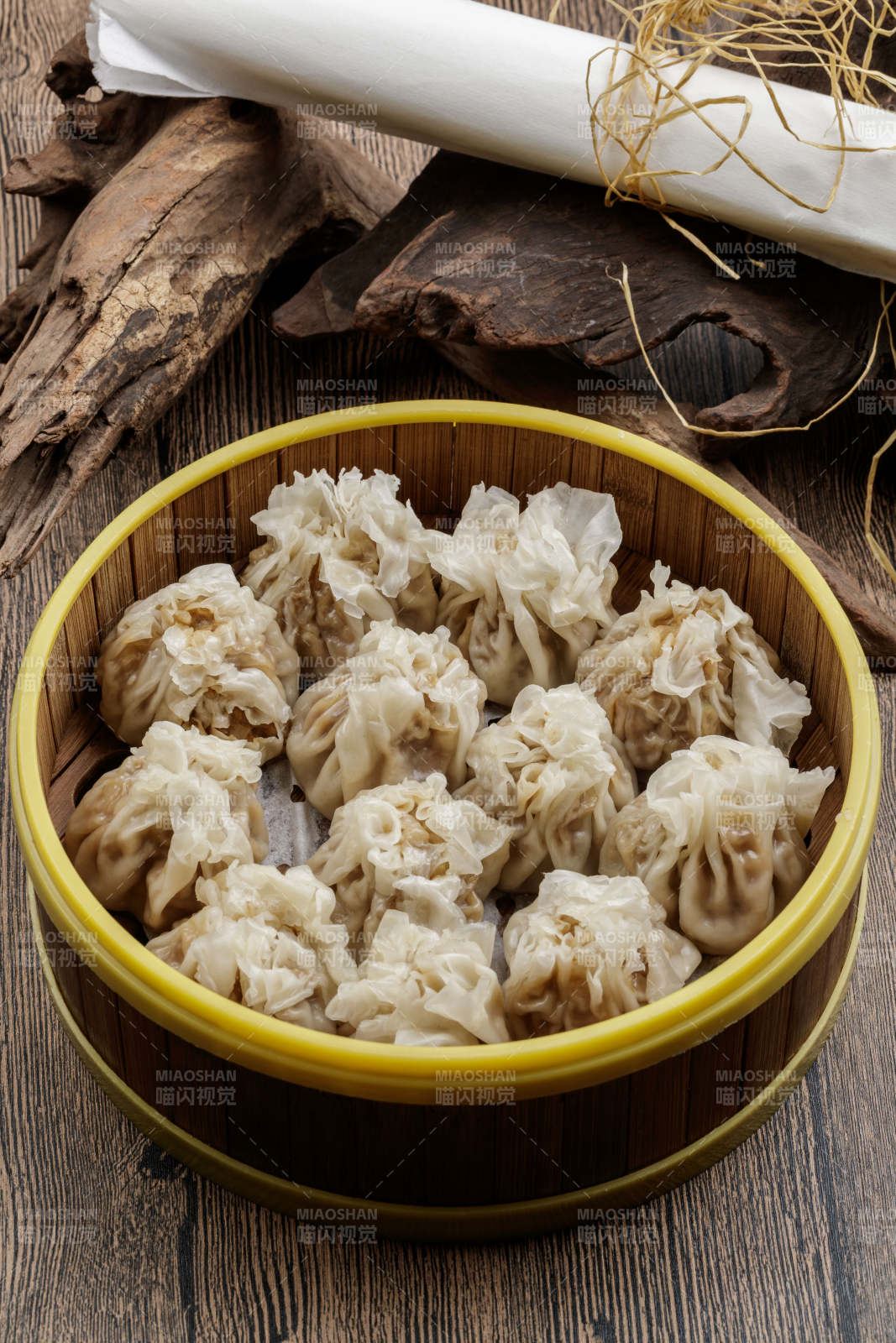 竹笼屉装的都一处烧麦图片