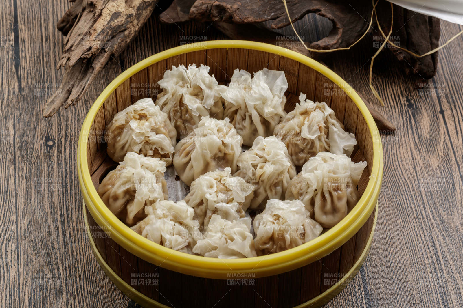 竹笼屉装的都一处烧麦图片