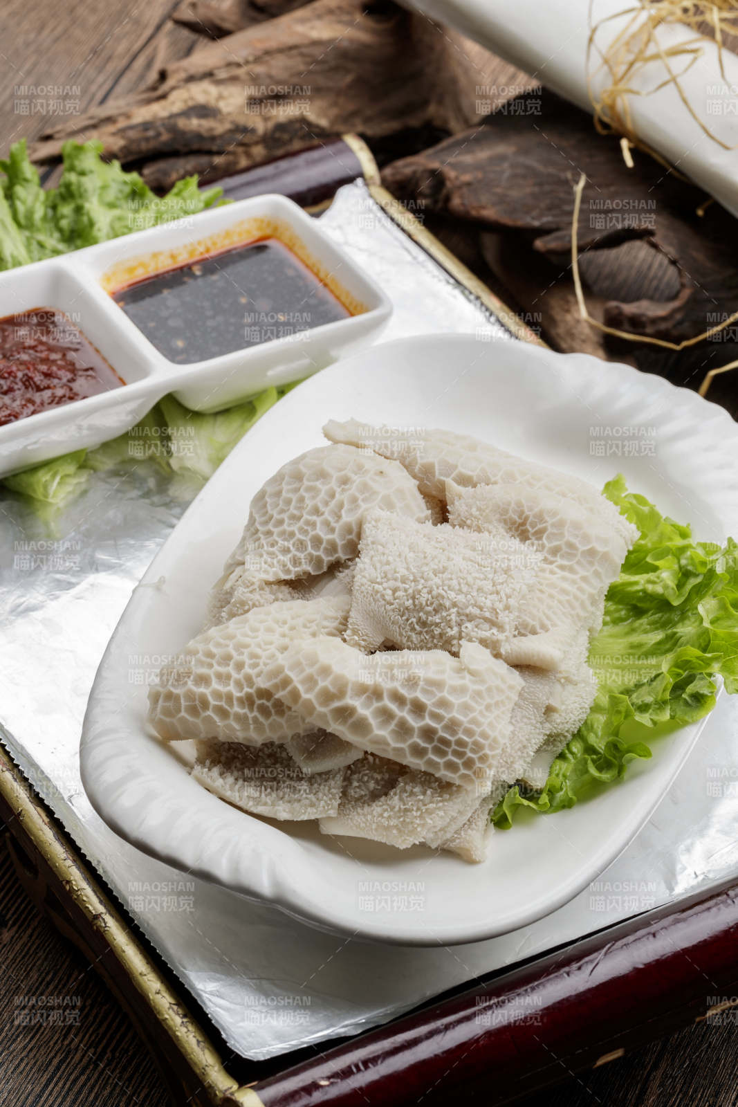 木质托盘装的科尔沁水煮羊肚图片