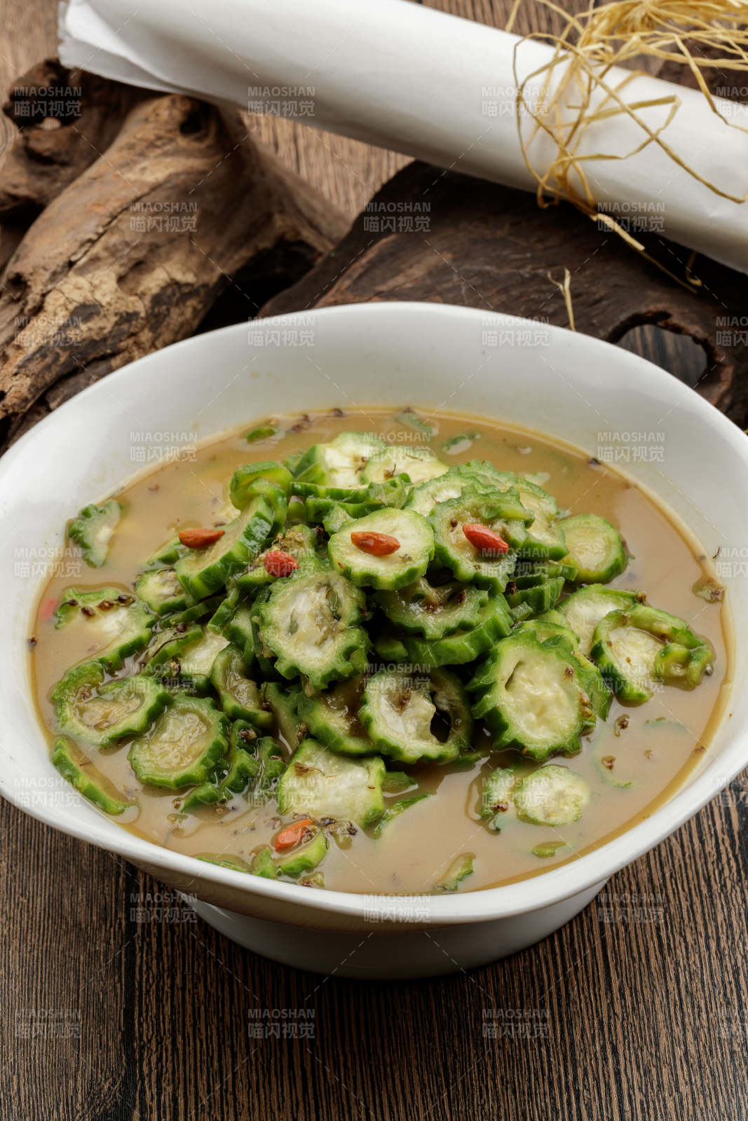 浓汤枸杞炖苦瓜图片