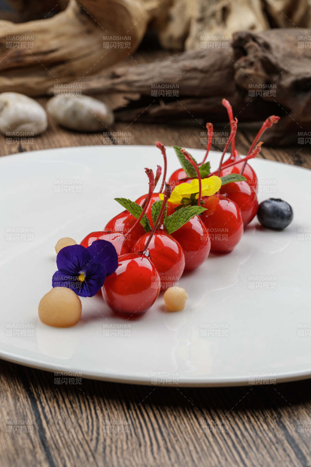 木糖醇撒樱桃造型果味巧克力图片