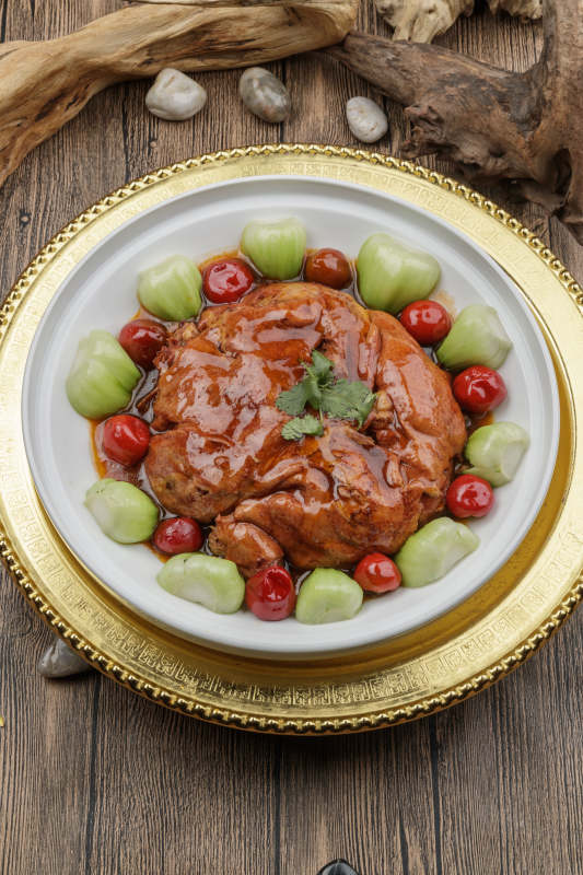 浇汁红焖肘子图片