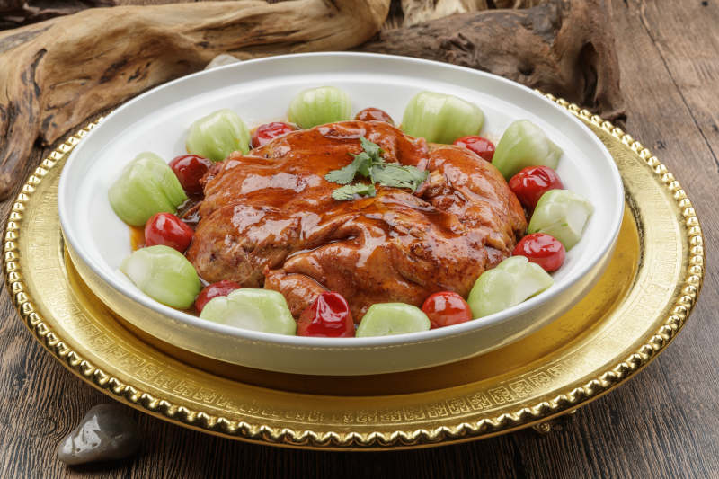 浇汁红焖肘子图片