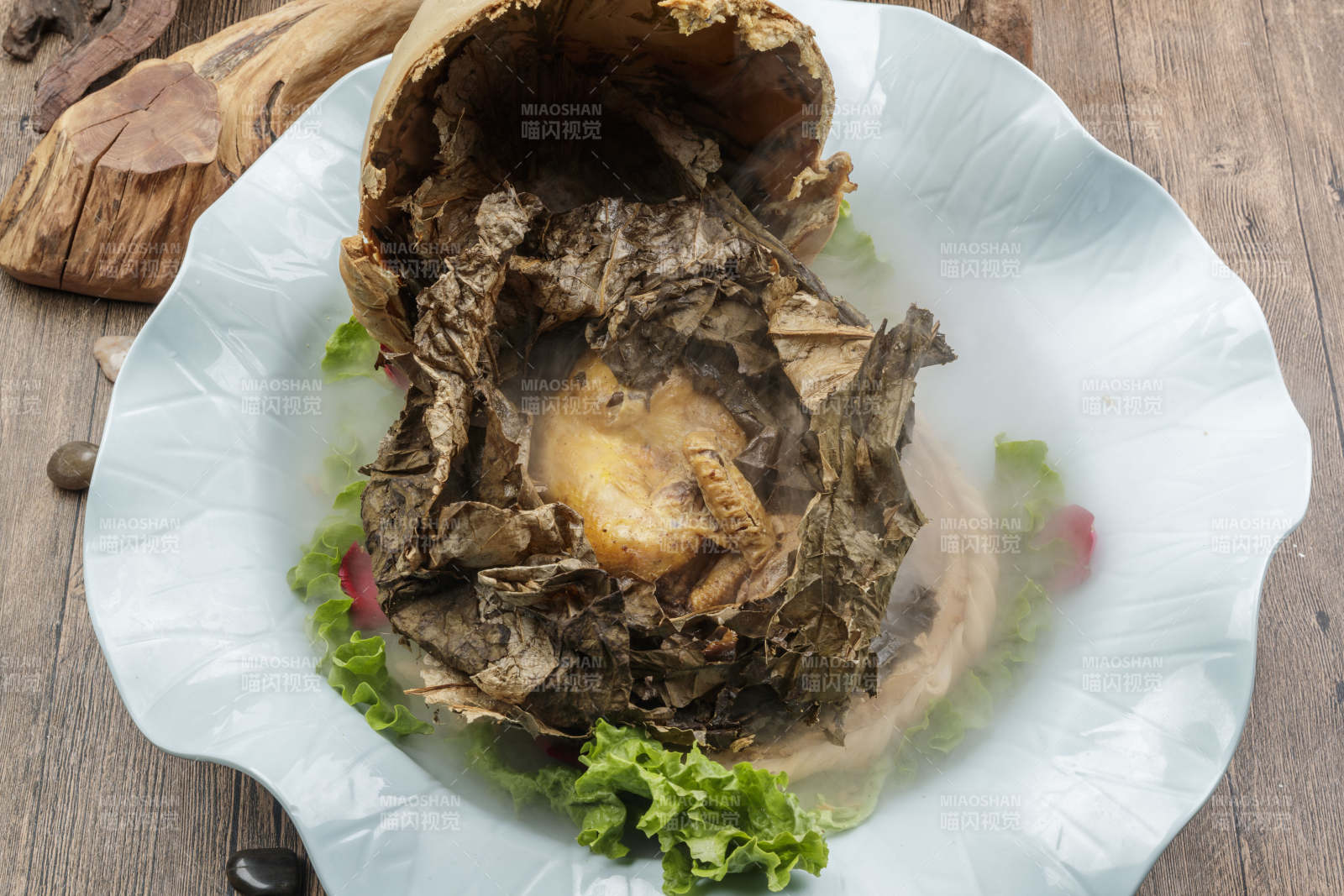 传统荷叶叫花鸡图片