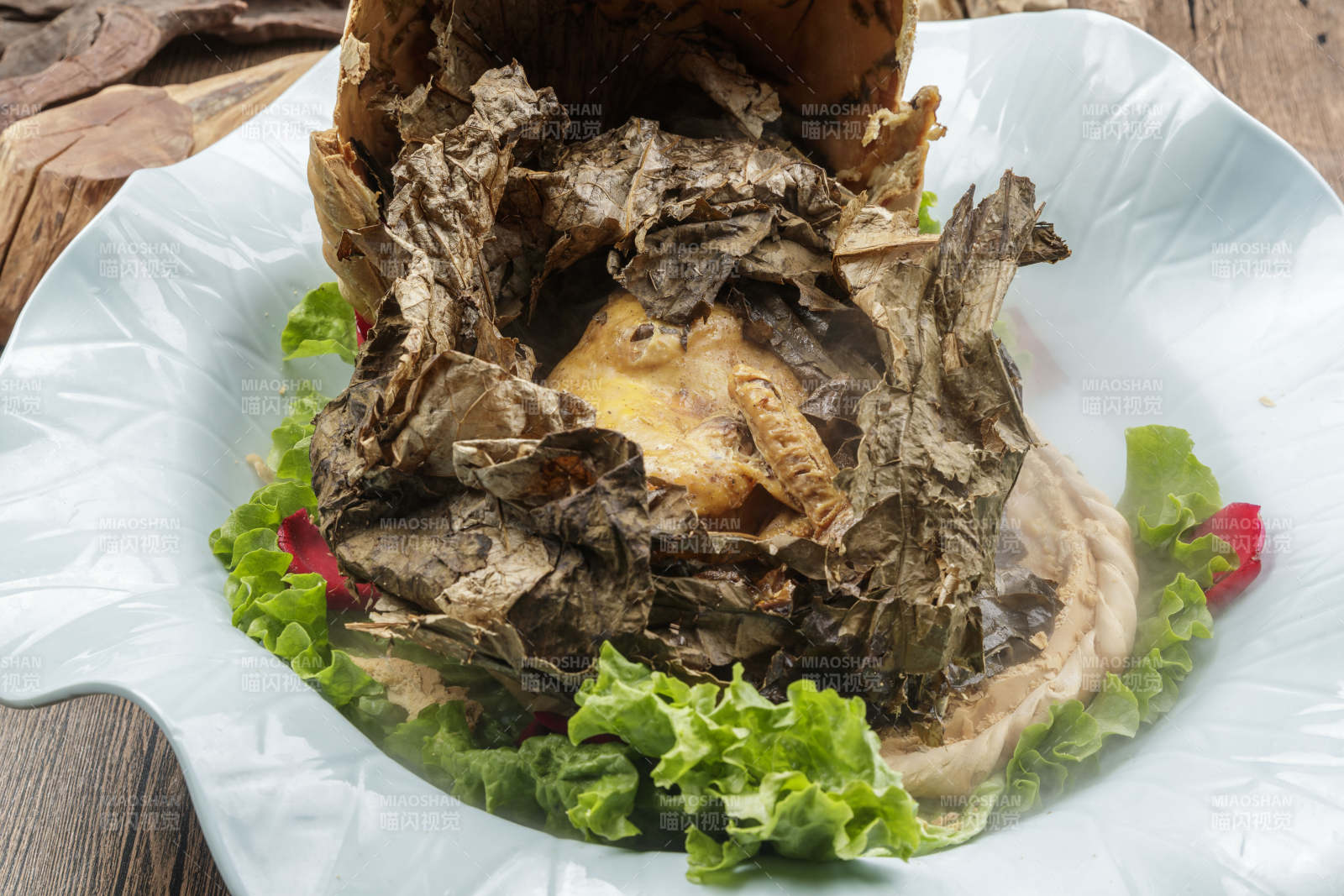 传统荷叶叫花鸡图片