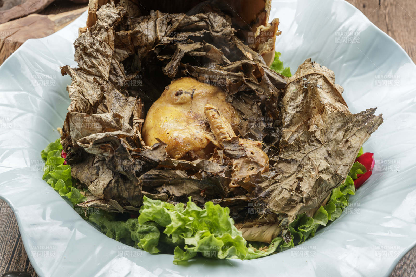 传统荷叶叫花鸡图片