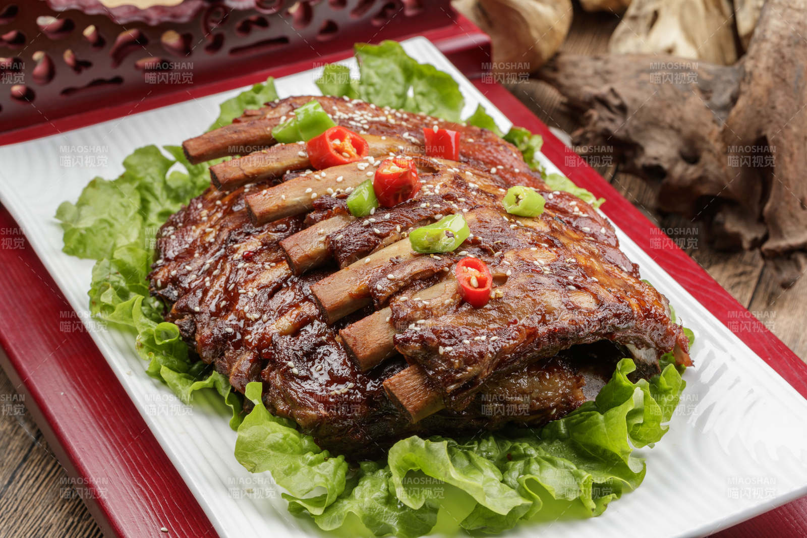 炭烤酱香猪肋排酱排骨图片