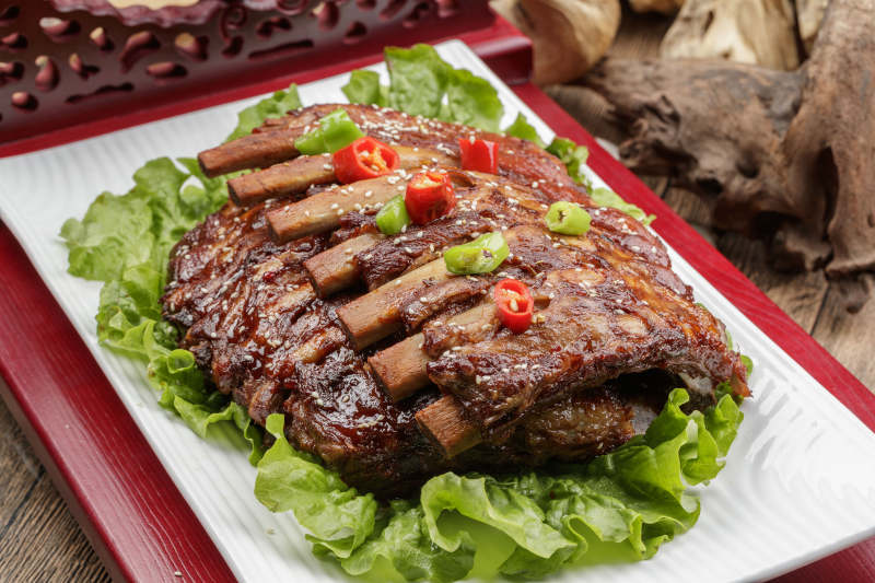 炭烤酱香猪肋排酱排骨图片