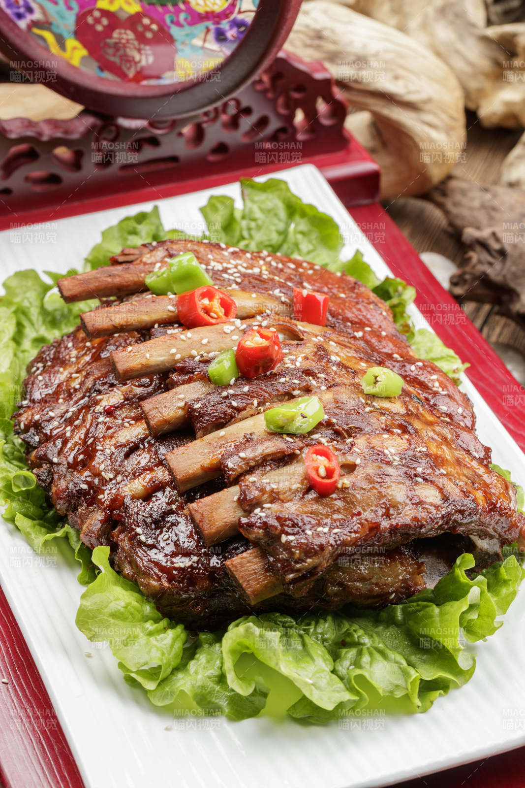 炭烤酱香猪肋排酱排骨图片