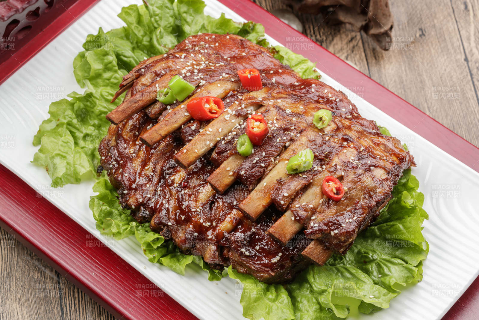 炭烤酱香猪肋排酱排骨图片