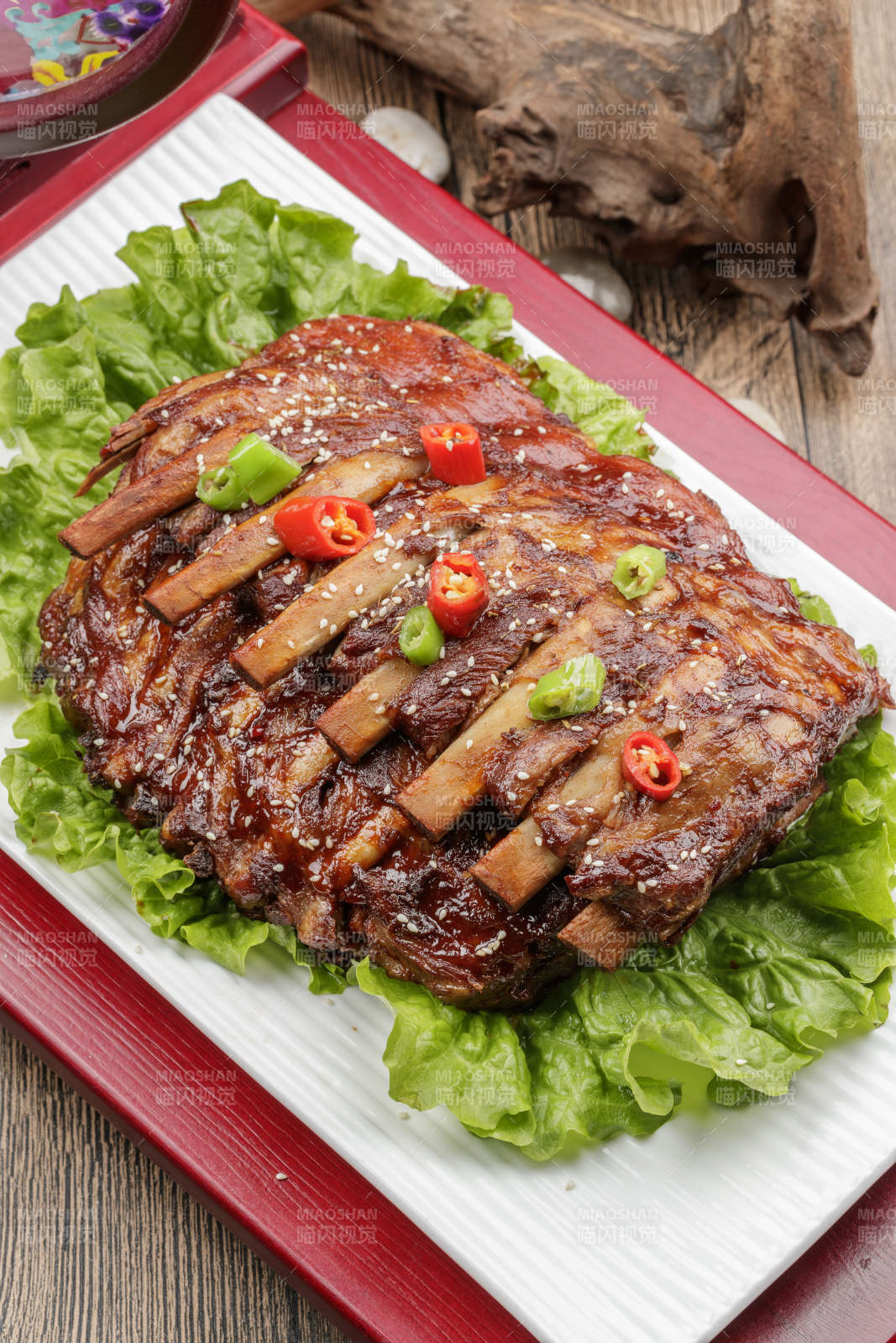 炭烤酱香猪肋排酱排骨图片