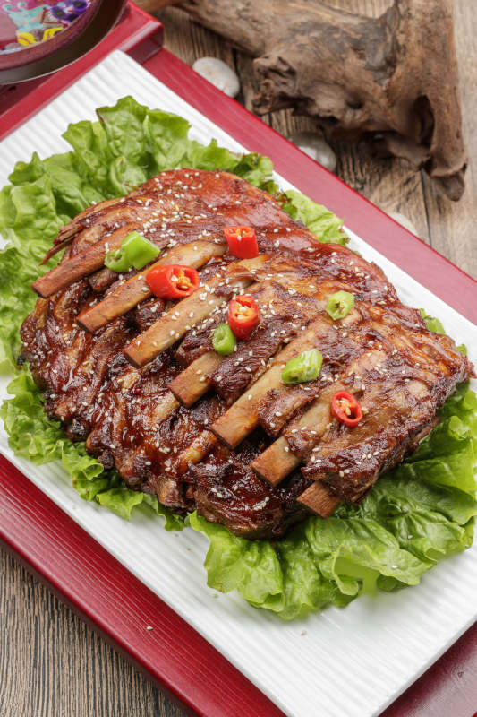 炭烤酱香猪肋排酱排骨图片