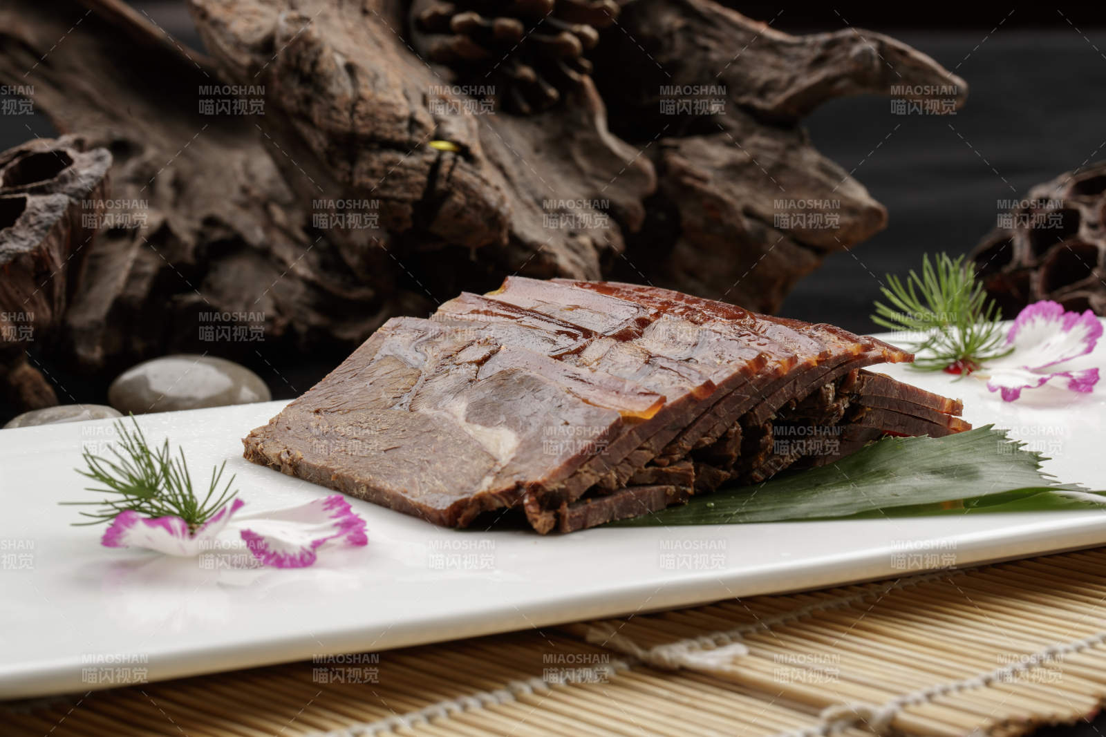 酱香牛腱子肉图片