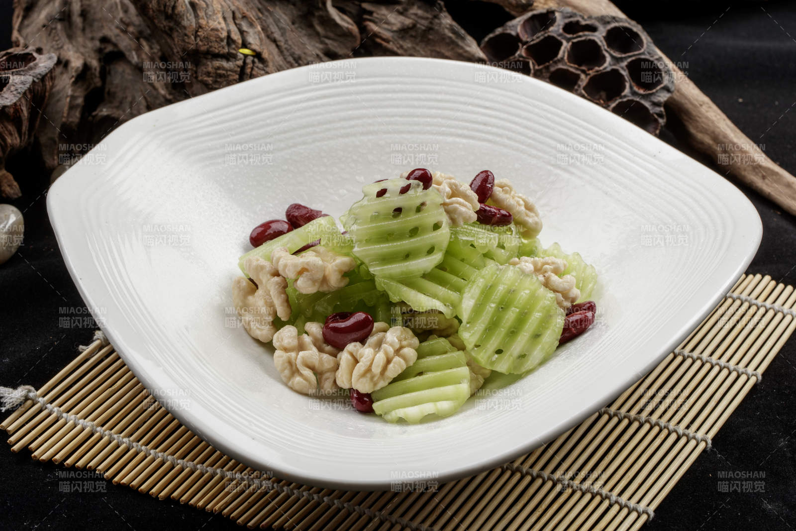 拌三宝莴笋桃仁红腰豆图片