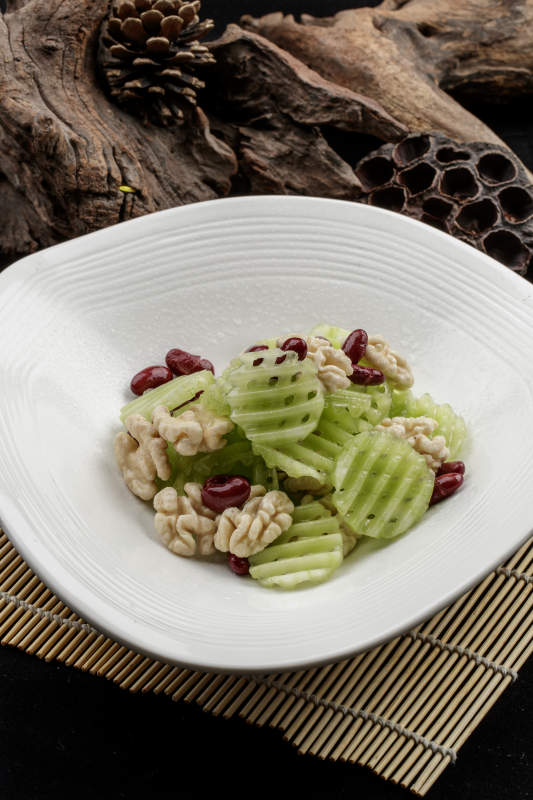 拌三宝莴笋桃仁红腰豆图片