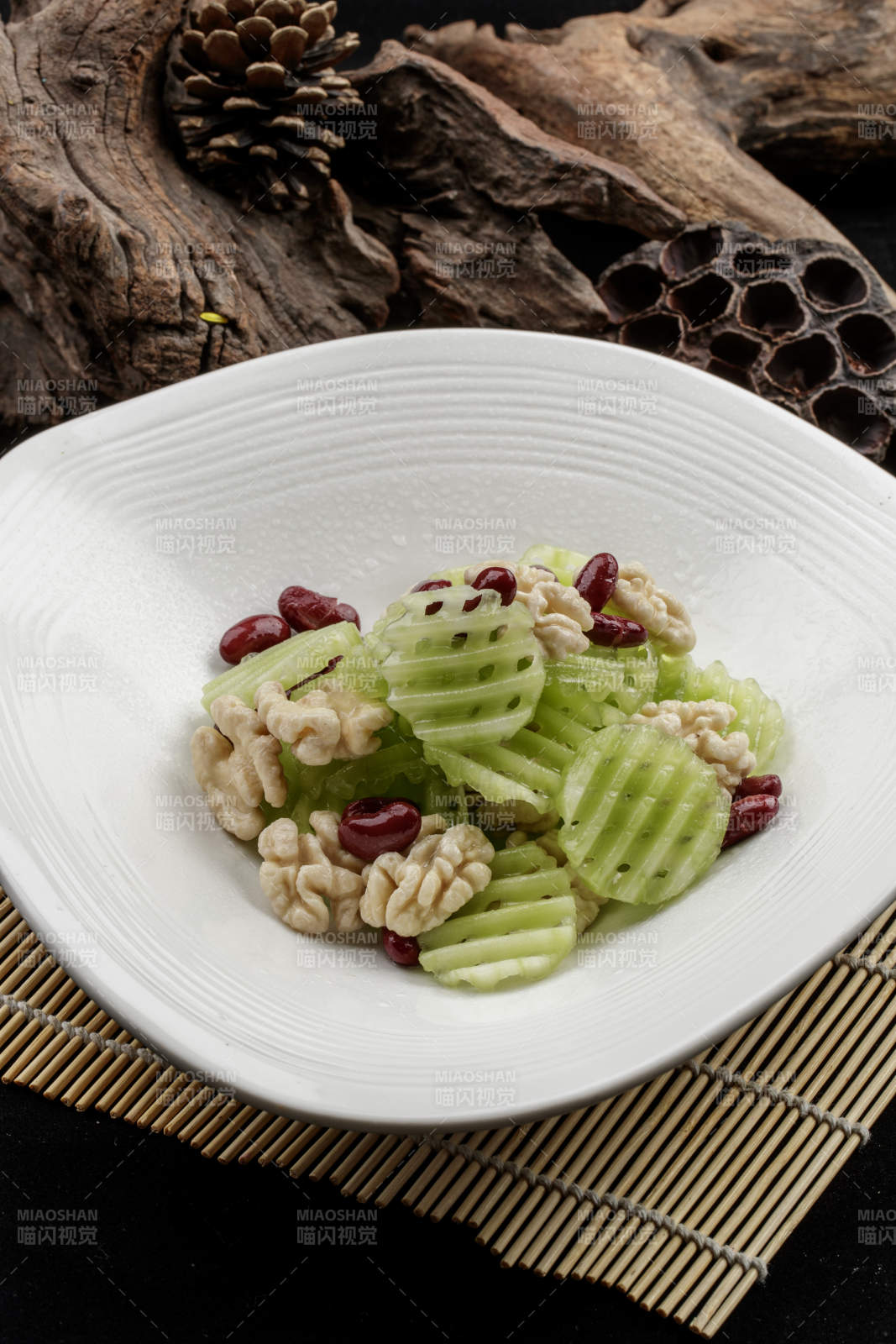 拌三宝莴笋桃仁红腰豆图片