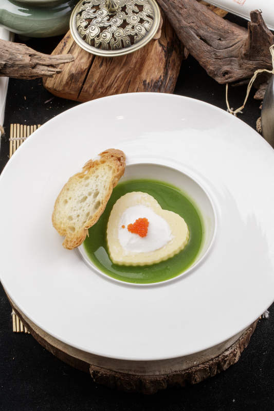 鱼子蟹黄豆腐法式浓汤配法棍切片图片