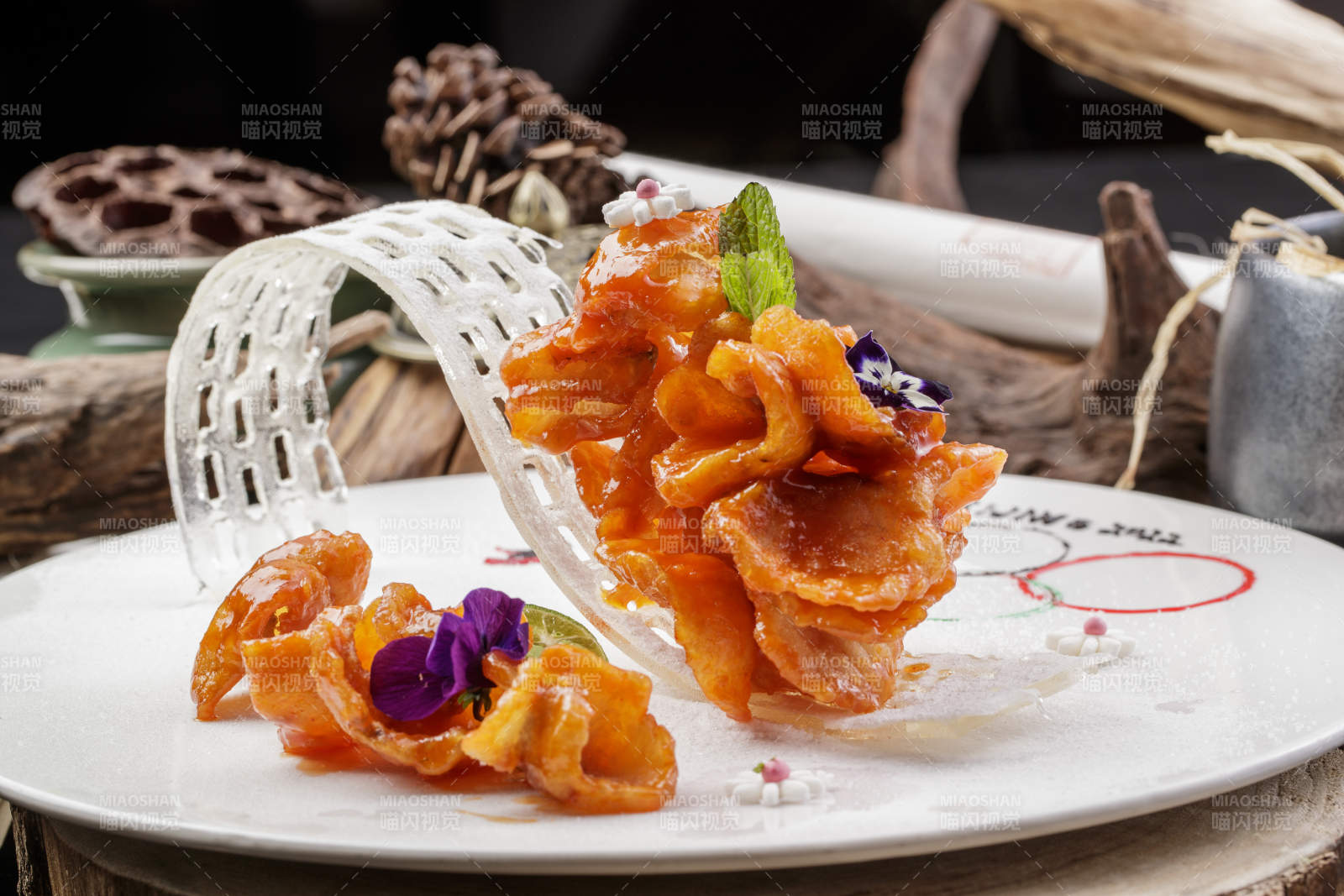 制作精良的糖醋锅包肉图片