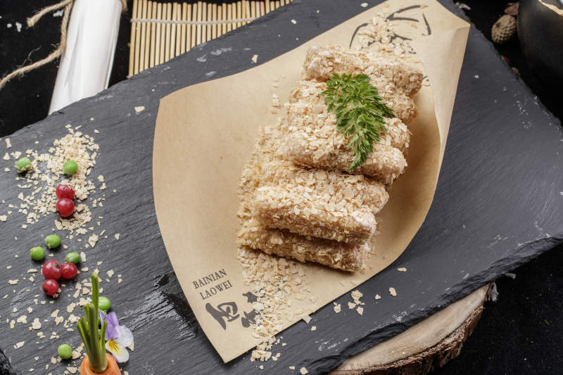 黑石板装的麻仁芋头麻仁红薯图片