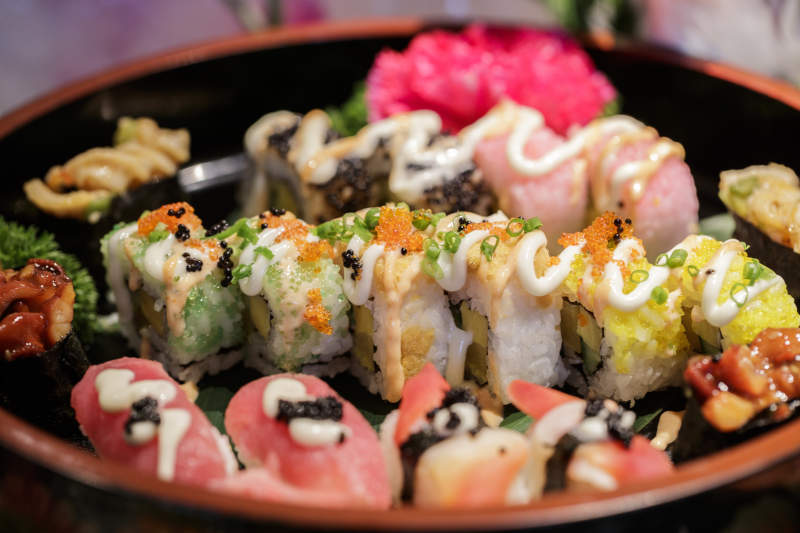 星级酒店高档自助餐料理餐台图片