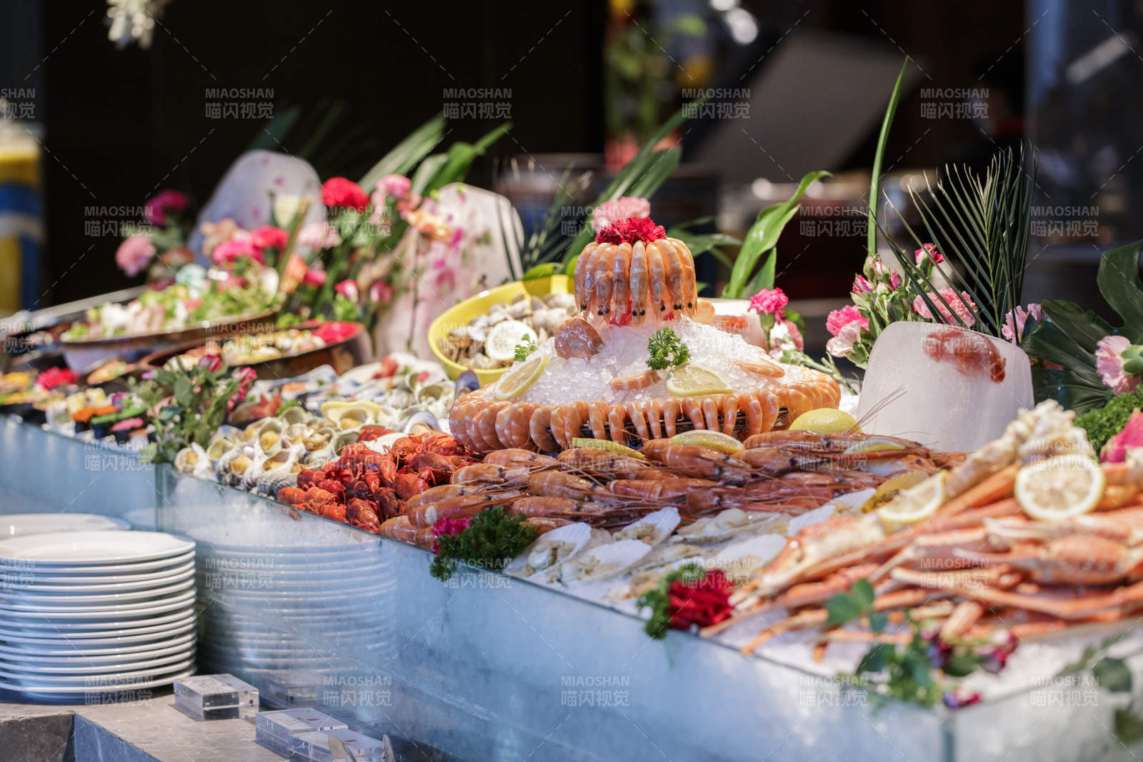 星级酒店高档自助餐料理餐台图片