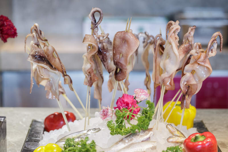 星级酒店高档自助餐料理餐台图片