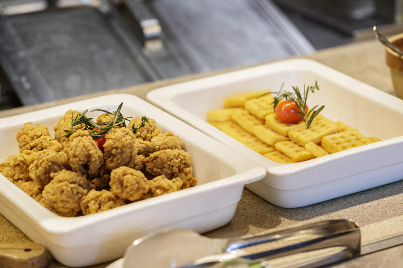 星级酒店高档自助餐料理餐台图片