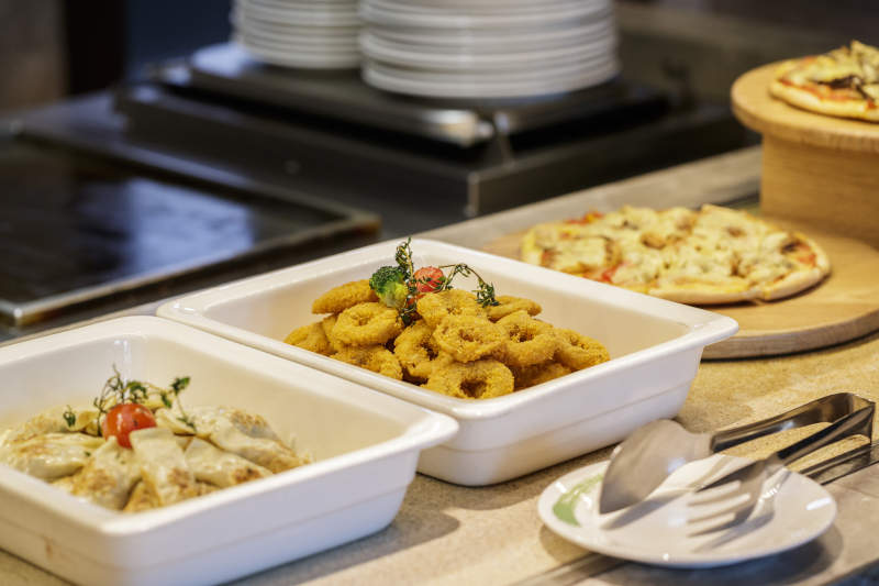 星级酒店高档自助餐料理餐台图片