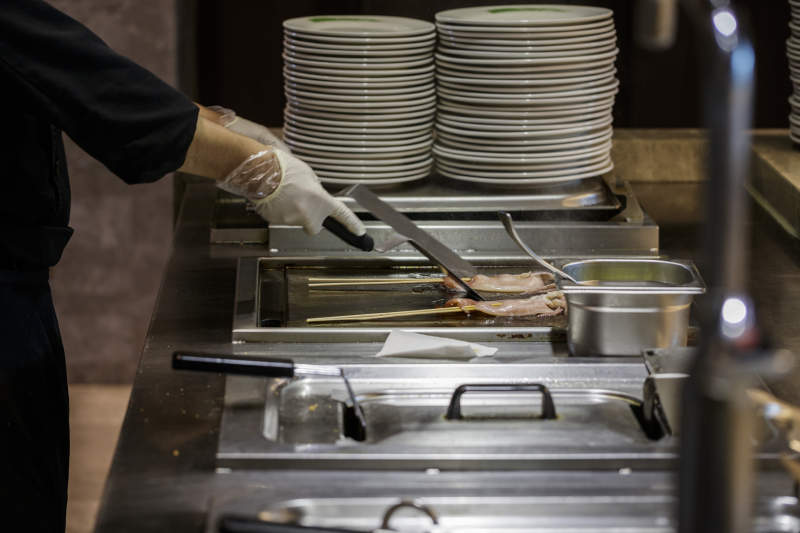 星级酒店高档自助餐料理餐台图片