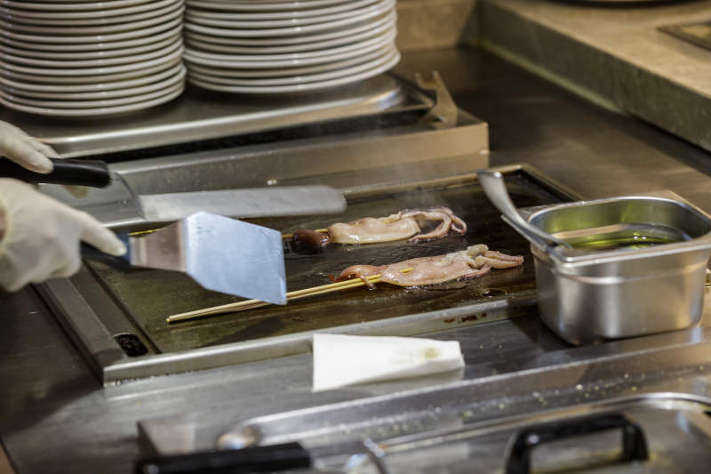 星级酒店高档自助餐料理餐台图片