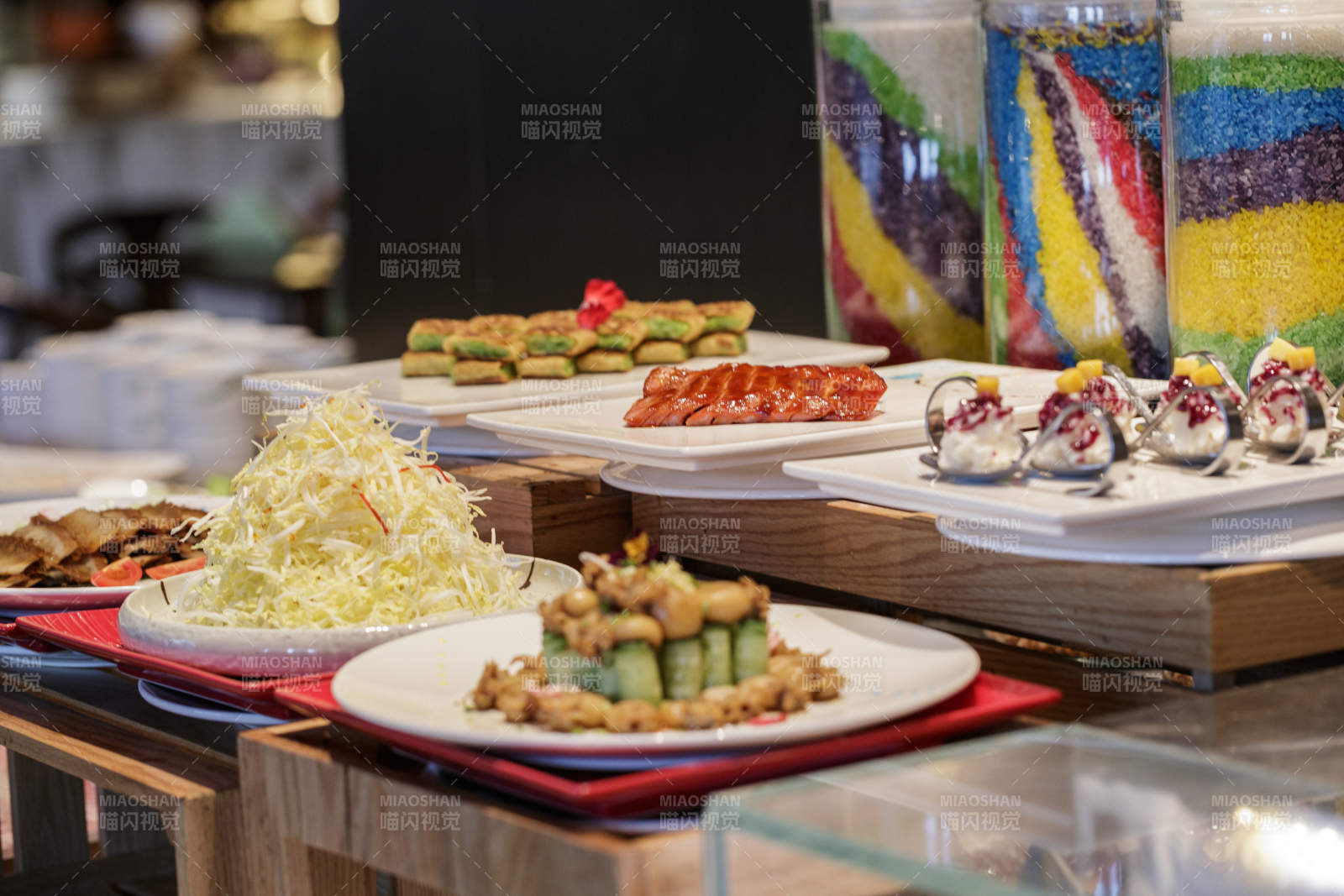 星级酒店高档自助餐料理餐台图片