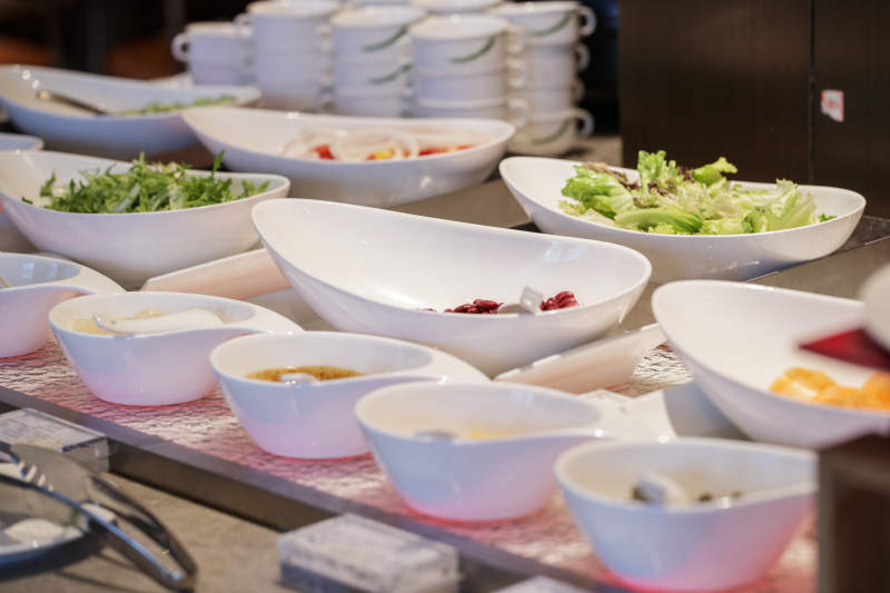 星级酒店高档自助餐料理餐台图片