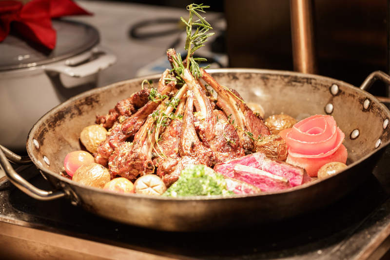 星级酒店高档自助餐料理餐台图片