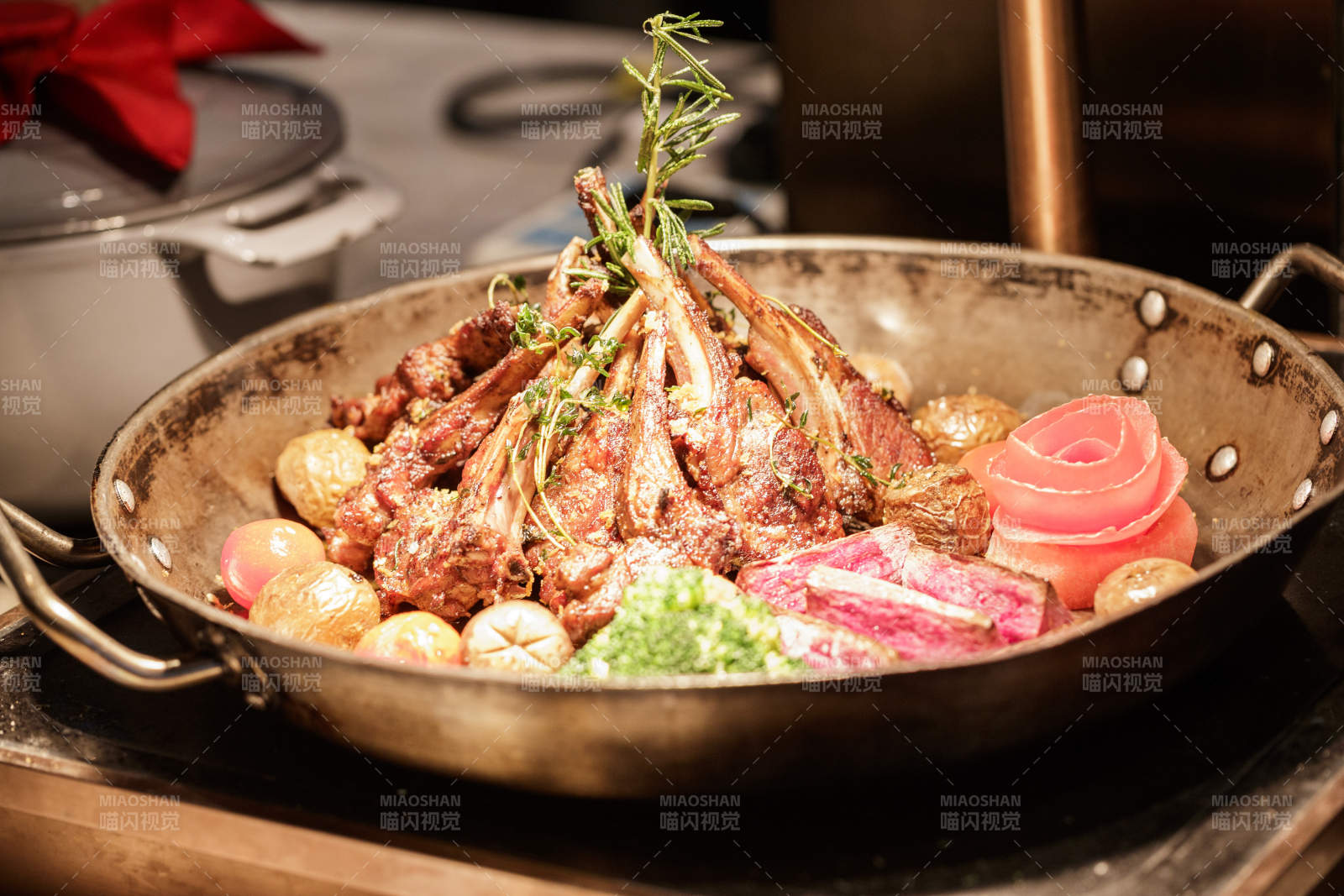 星级酒店高档自助餐料理餐台图片