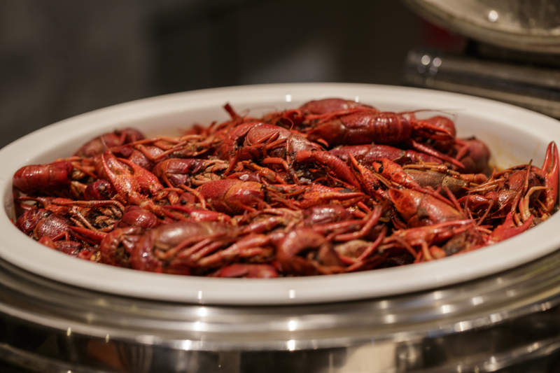 星级酒店高档自助餐料理餐台图片