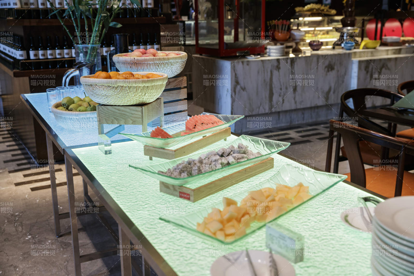 星级酒店高档自助餐料理餐台图片