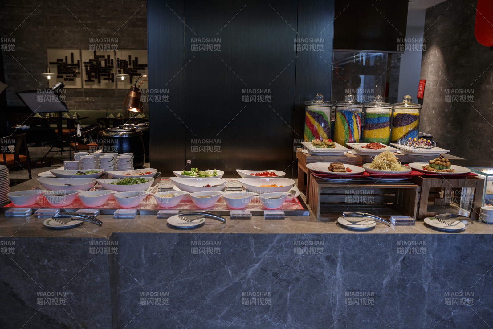 星级酒店高档自助餐料理餐台图片