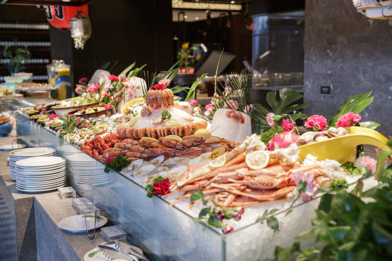 星级酒店高档自助餐料理餐台图片