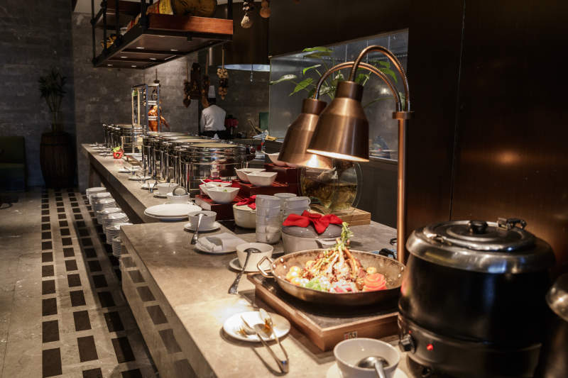 星级酒店高档自助餐料理餐台图片