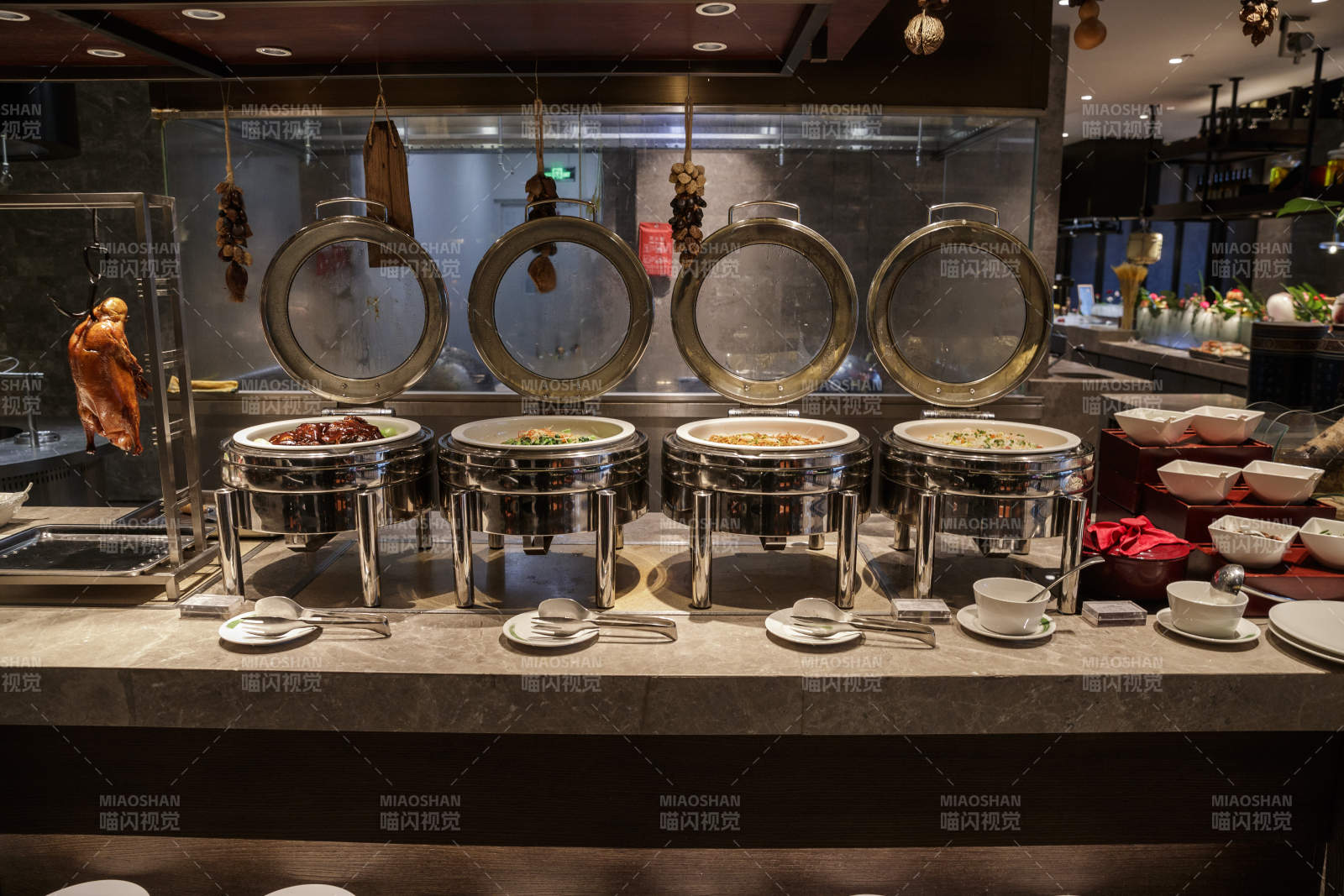 星级酒店高档自助餐料理餐台图片