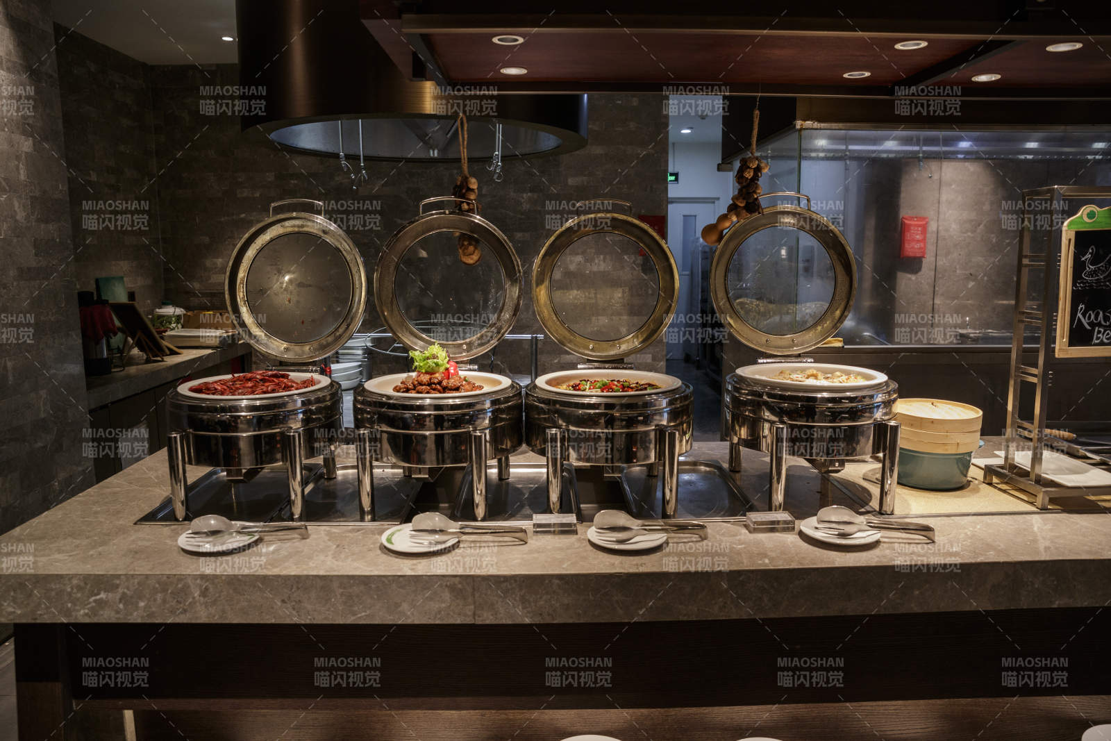 星级酒店高档自助餐料理餐台图片