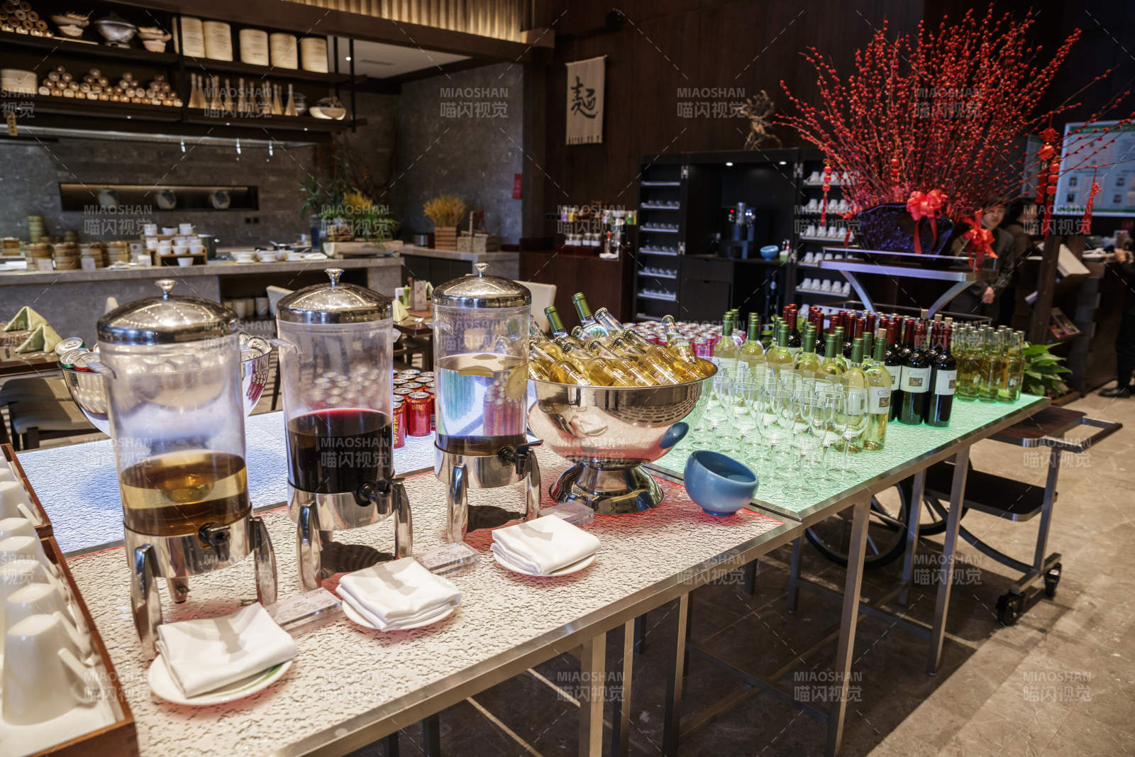 星级酒店高档自助餐料理餐台图片