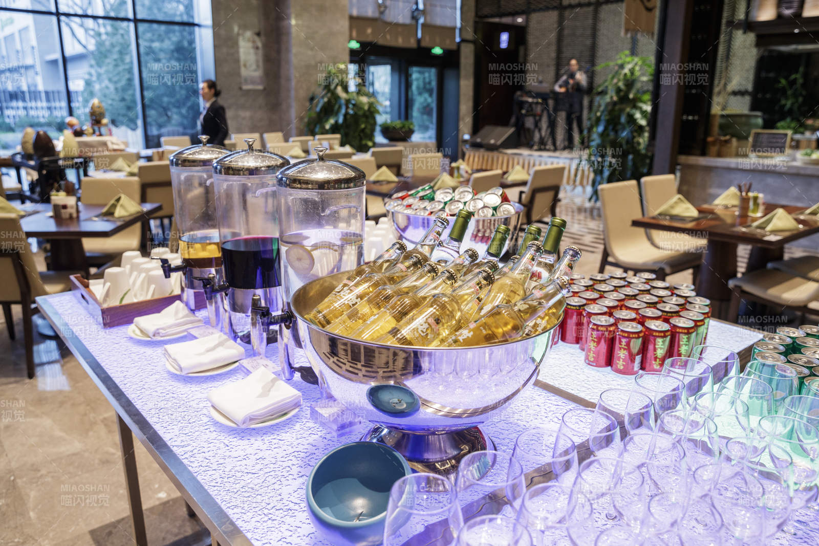 星级酒店高档自助餐料理餐台图片