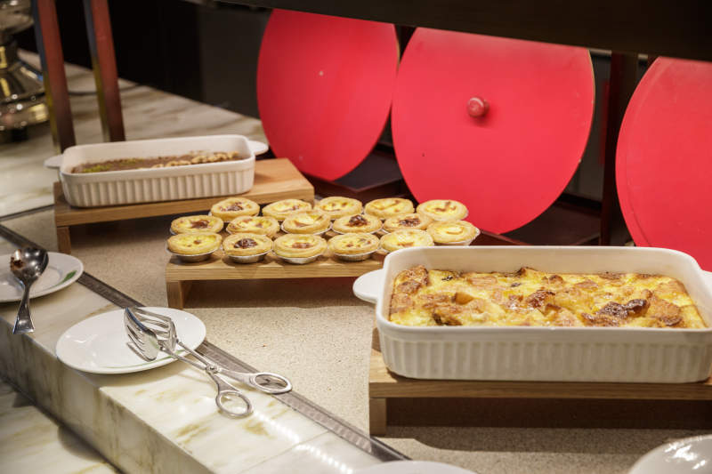 星级酒店高档自助餐料理餐台图片