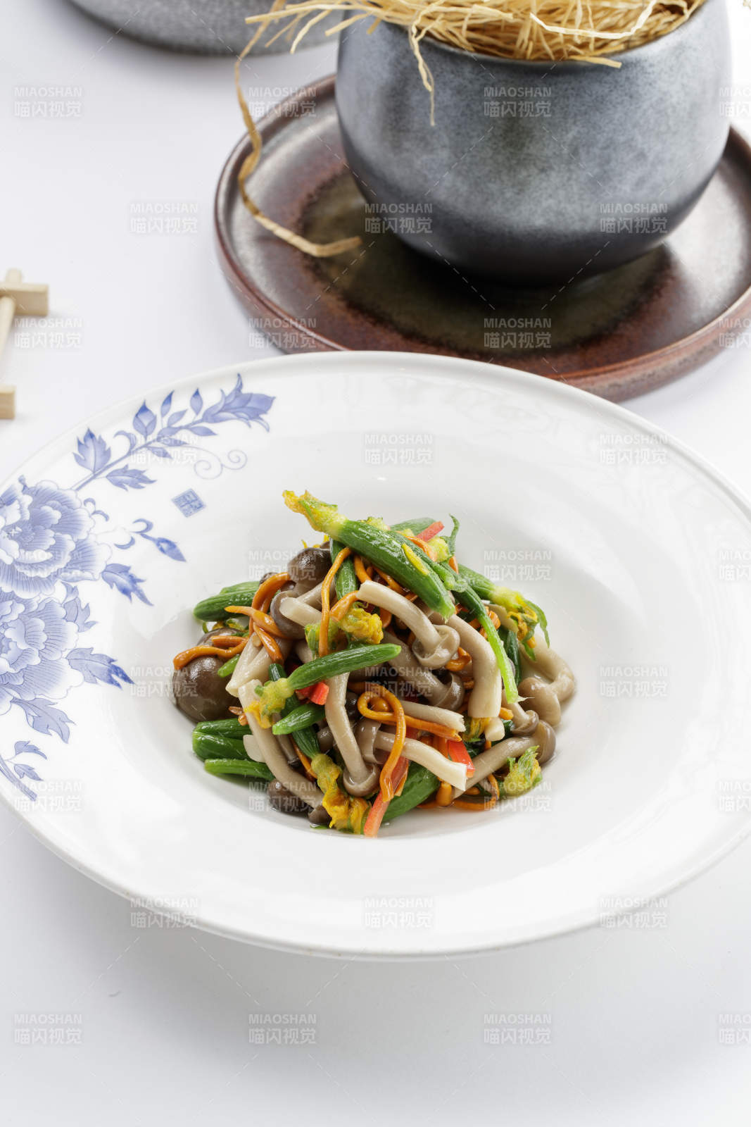 虫草花海鲜菇小炒黄瓜仔图片