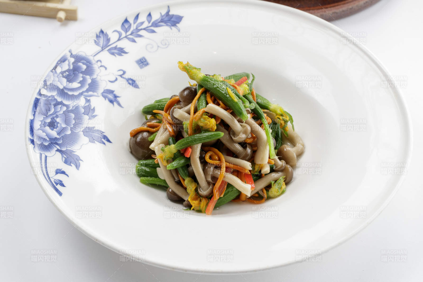 虫草花海鲜菇小炒黄瓜仔图片