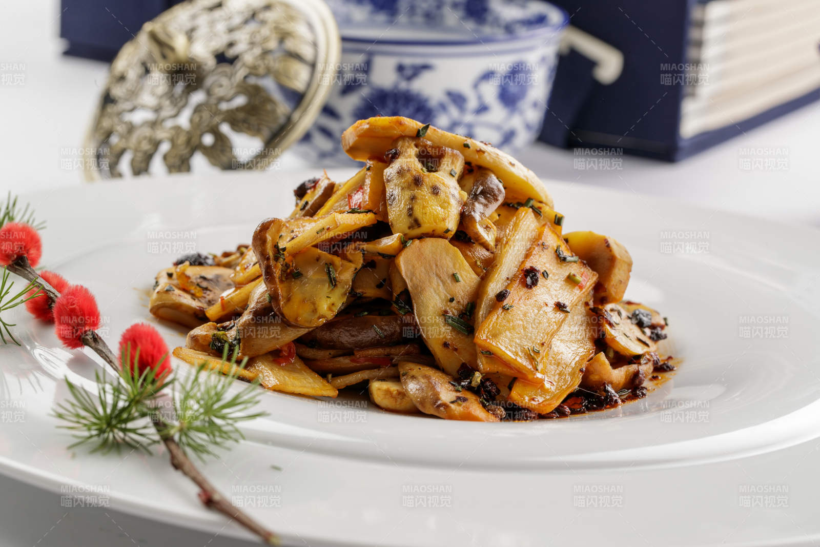 香草酱爆炒牛肝菌图片