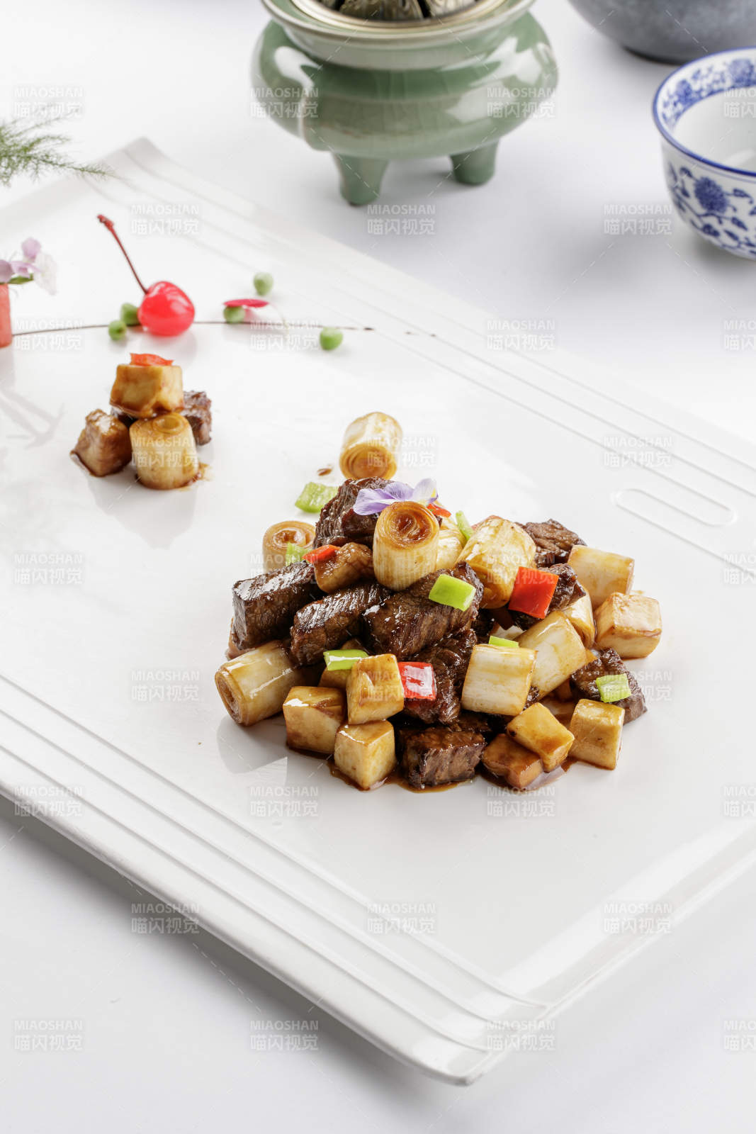 黑胡椒蒜香和牛粒图片