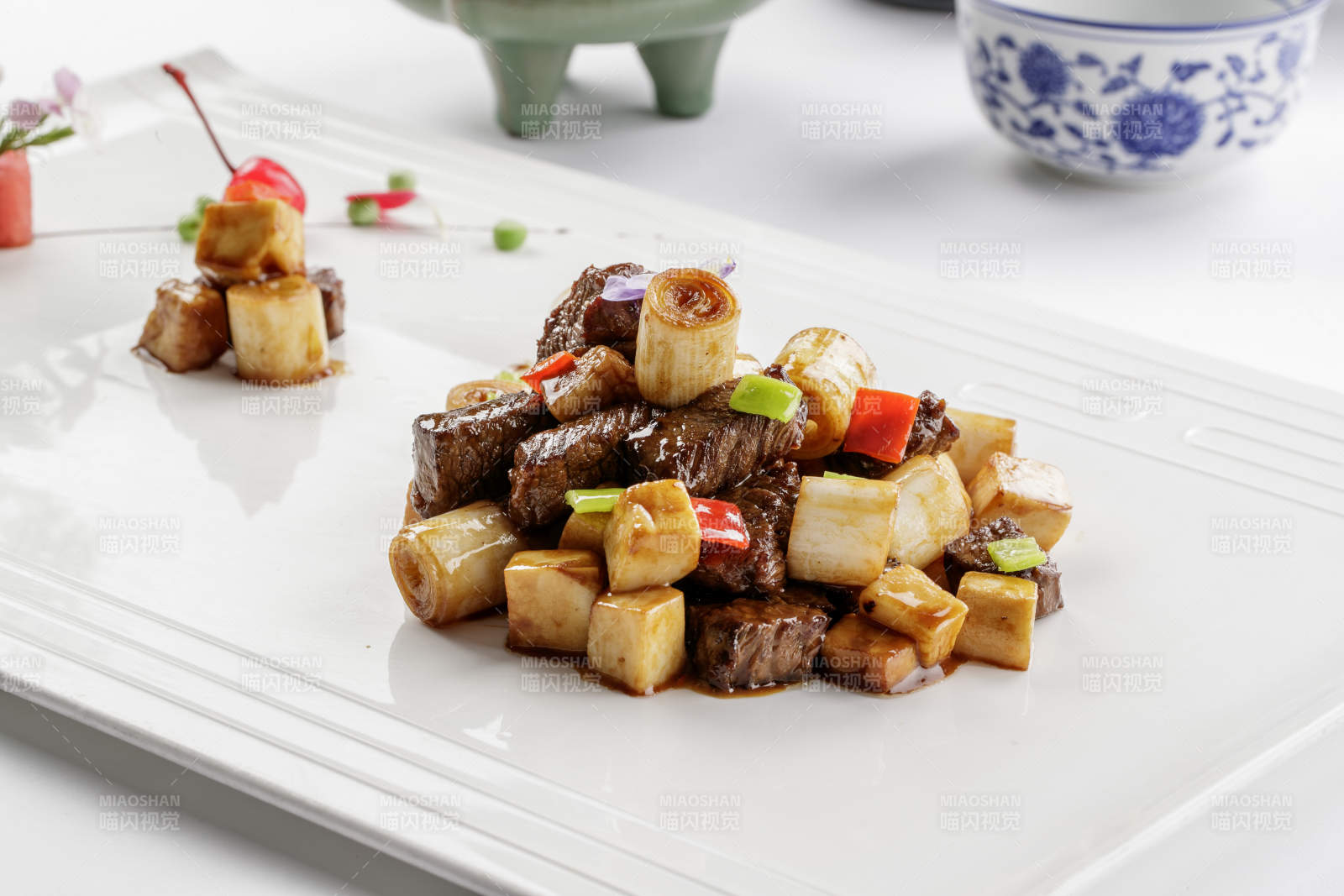 黑胡椒蒜香和牛粒图片